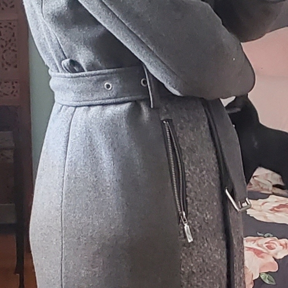 Vince wool belted coat - Picture 2 of 7